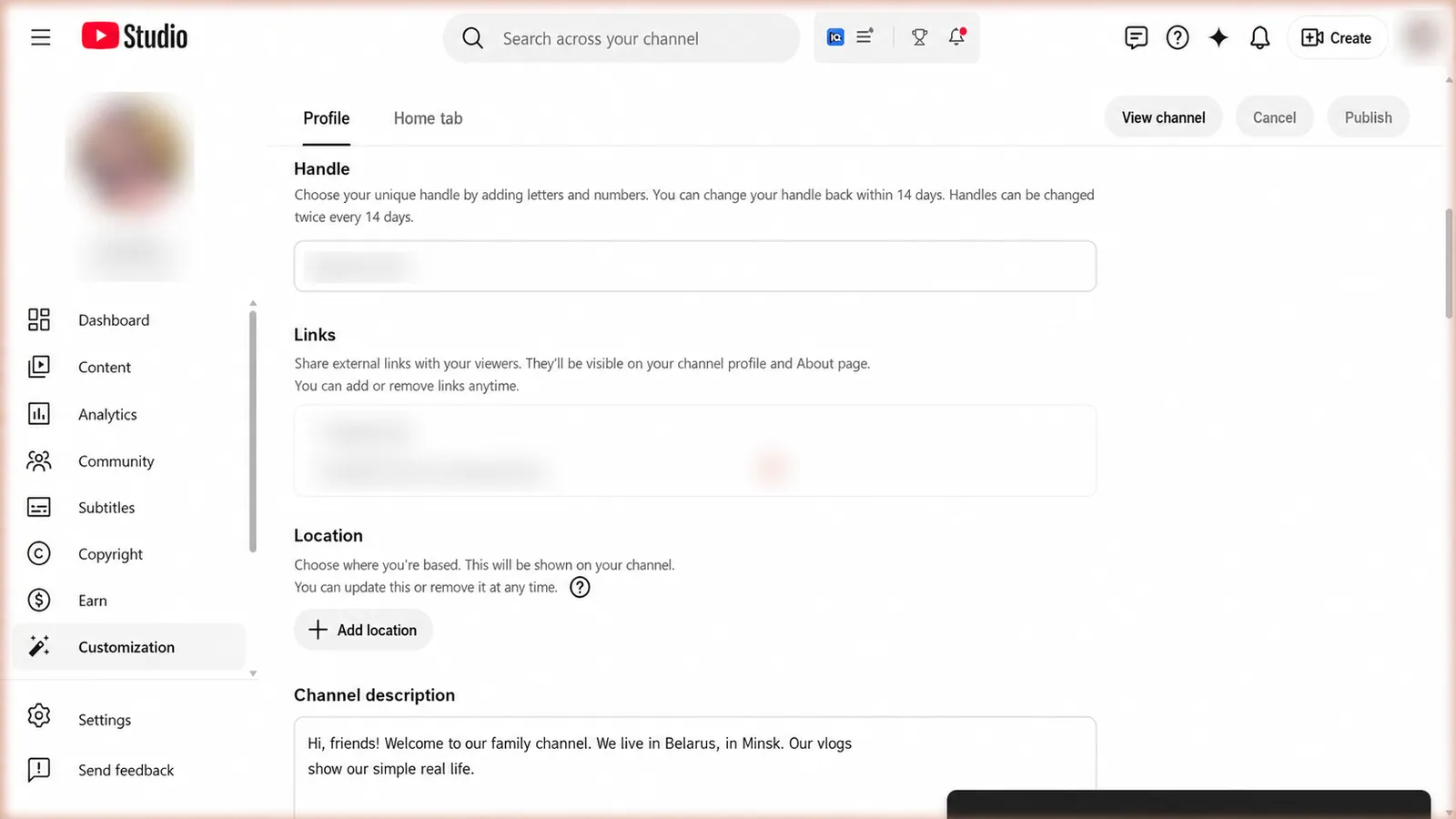 Configurações do canal: o nome e o identificador são alterados na página "Personalização" do YouTube Studio.
